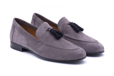 Mocassino scamosciato con nappine