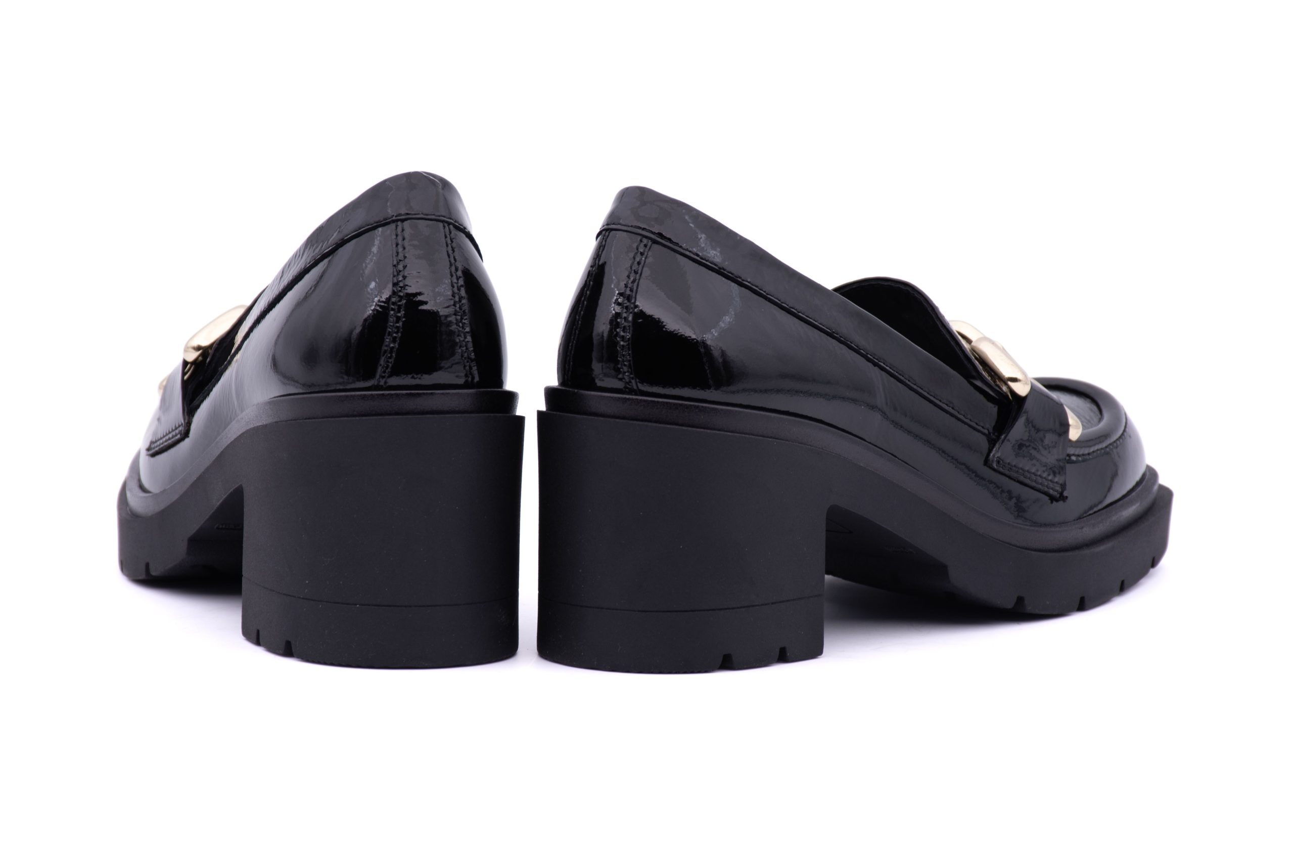 Mocassino con tacco in vernice