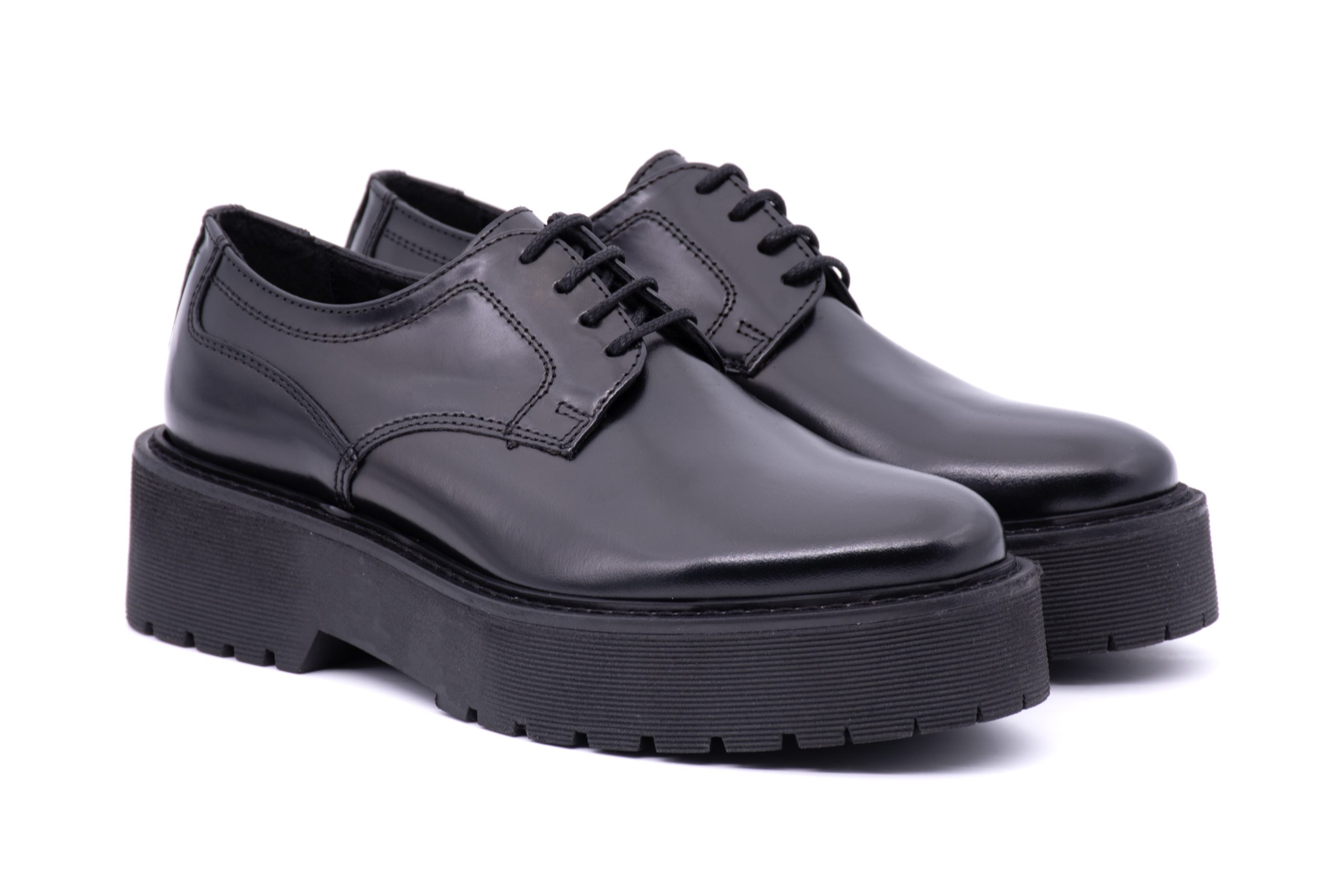 Derby in Pelle Lucida