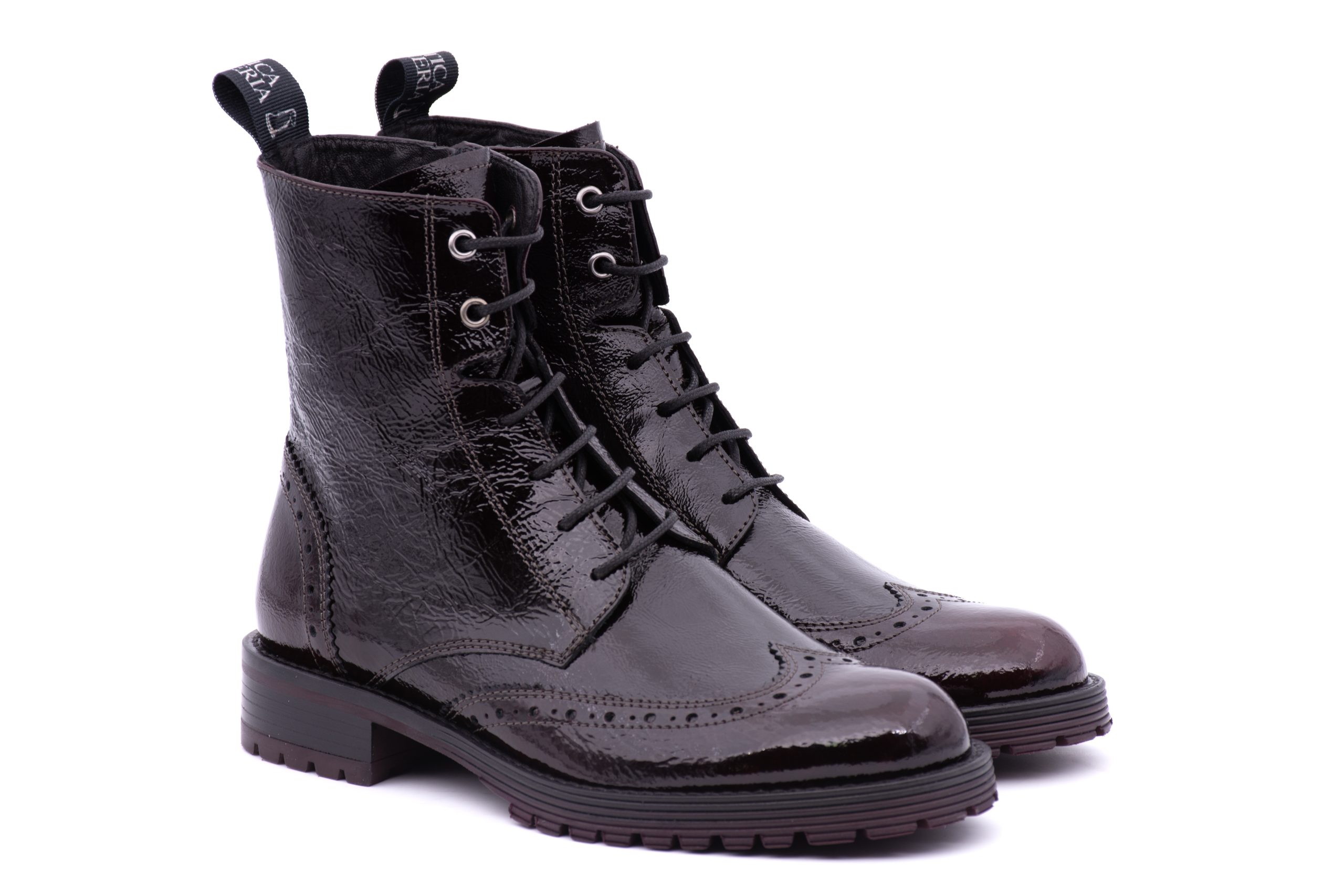 Stivaletto Stringato in Vernice
